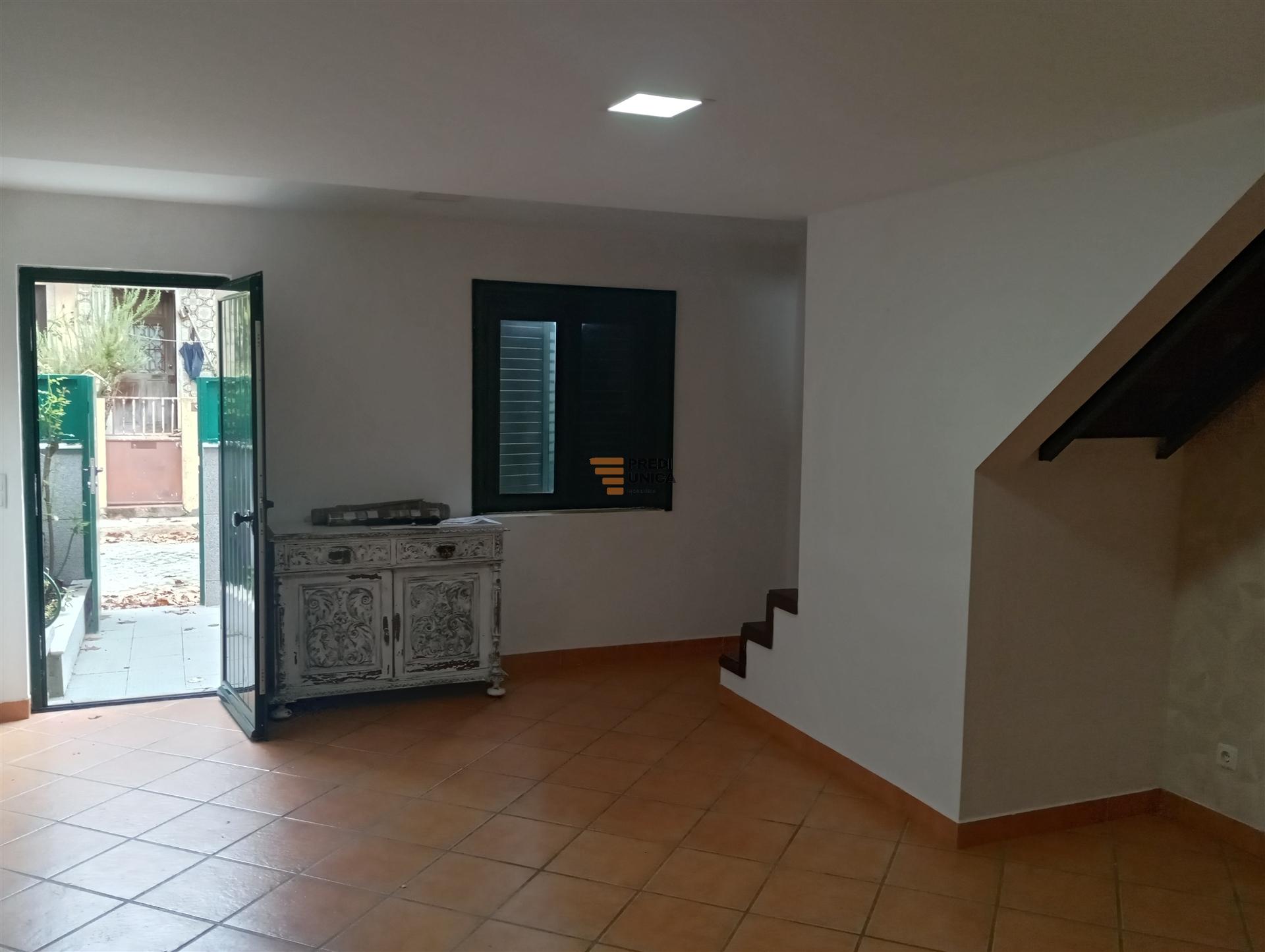 Moradia T2 Ramalde - Oferta ato escritura -Com rendimento