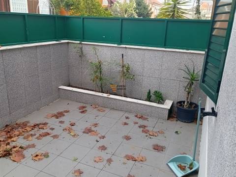 Moradia T2 Ramalde - Oferta ato escritura -Com rendimento