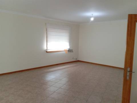 T2 para Arrendamento em Miramar