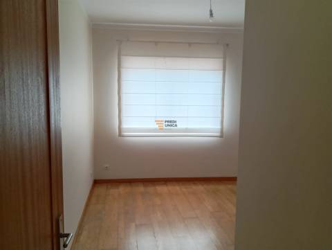 T2 para Arrendamento em Miramar