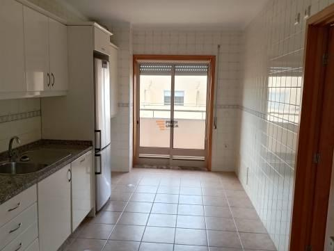 T2 para Arrendamento em Miramar