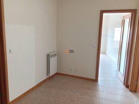 T2 para Arrendamento em Miramar