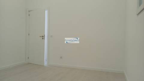 Loja  Venda em Alto do Seixalinho, Santo André e Verderena,Barreiro