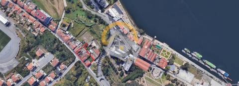 Prédios com vistas privilegiadas para Rio Douro, em zona ARU
