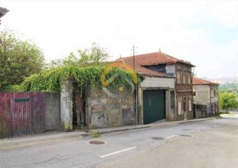 Prédios com vistas privilegiadas para Rio Douro, em zona ARU