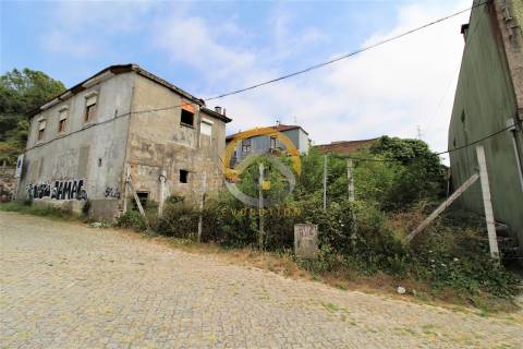 Prédios com vistas privilegiadas para Rio Douro, em zona ARU