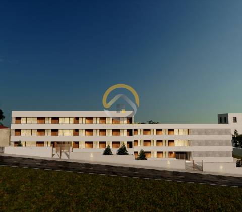 Prédios com vistas privilegiadas para Rio Douro, em zona ARU