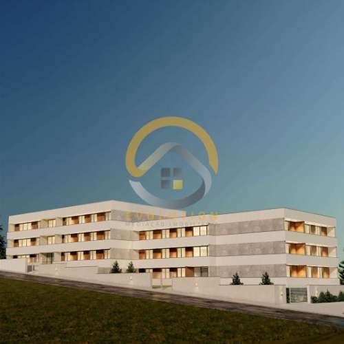 Prédios com vistas privilegiadas para Rio Douro, em zona ARU