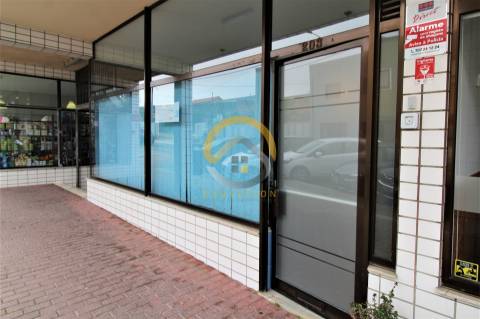 Espaço Comercial em Pedrouços (Loja) - Maia / Porto