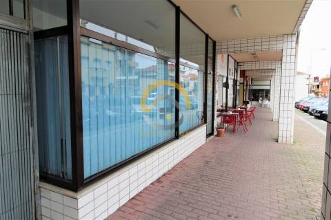 Espaço Comercial em Pedrouços (Loja) - Maia / Porto