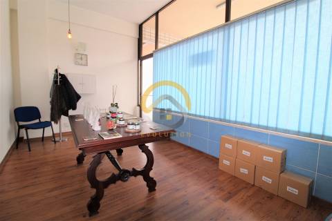 Espaço Comercial em Pedrouços (Loja) - Maia / Porto