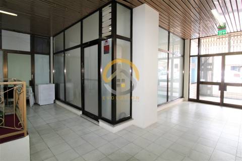 Espaço Comercial em Pedrouços (Loja) - Maia / Porto