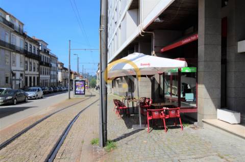 Trespasse - Café Snack Bar na Rua da Restauração / Porto