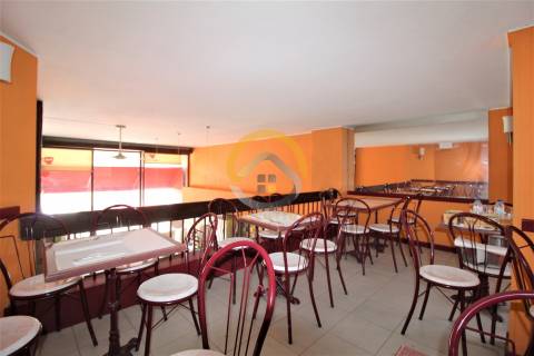 Trespasse - Café Snack Bar na Rua da Restauração / Porto