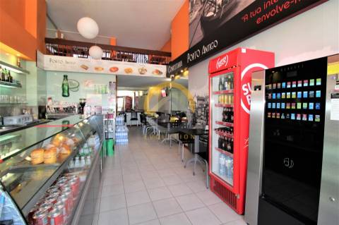 Trespasse - Café Snack Bar na Rua da Restauração / Porto