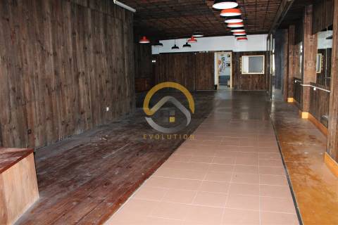 Loja no centro de Gaia para arrendamento