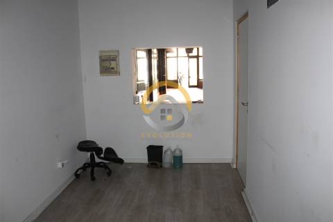 Loja no centro de Gaia para arrendamento