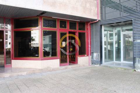 Loja no centro de Gaia para arrendamento