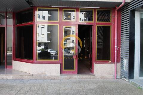 Loja no centro de Gaia para arrendamento