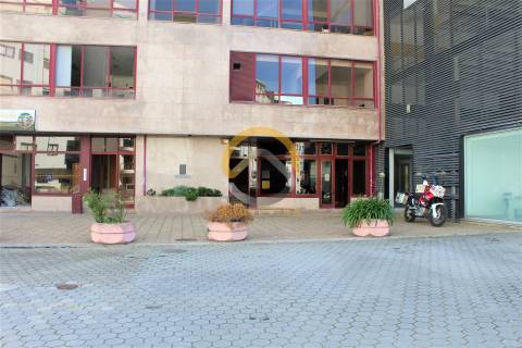 Loja no centro de Gaia para arrendamento