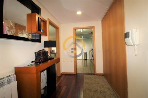 Apartamento T3+1 em São Mamede Infesta