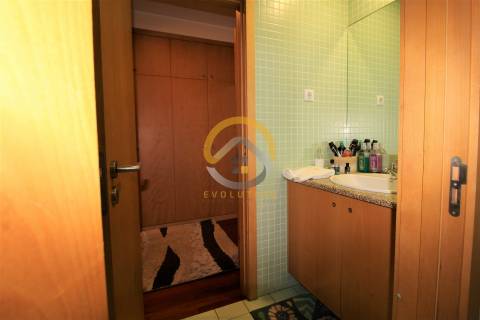 Apartamento T3+1 em São Mamede Infesta