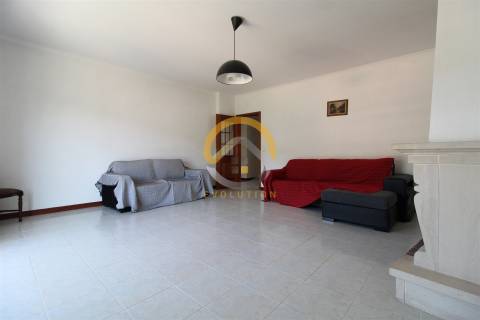 Apartamento T3 no centro de Alcobaça