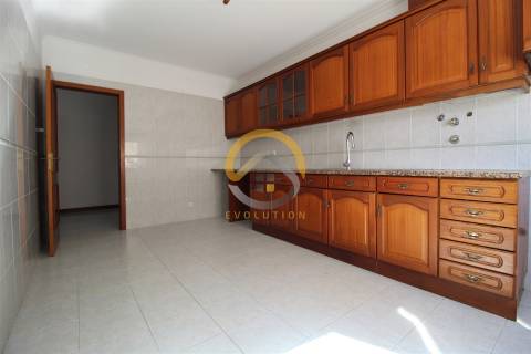 Apartamento T3 no centro de Alcobaça