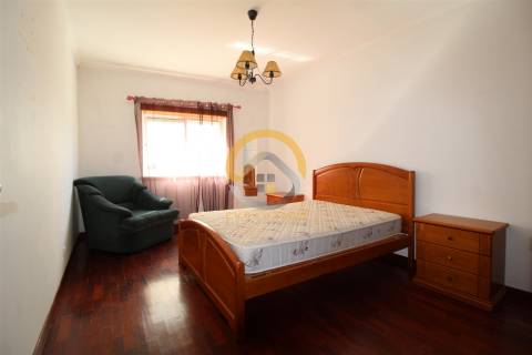 Apartamento T3 no centro de Alcobaça