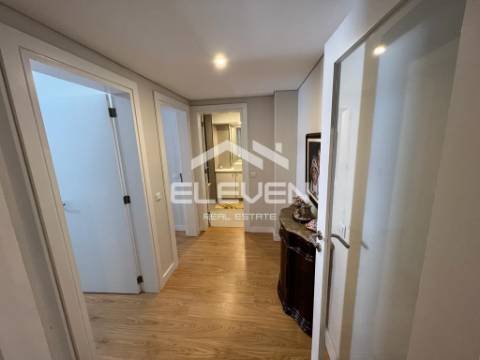 Apartamento T4 junto à Avenida da República