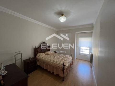 Apartamento T4 junto à Avenida da República