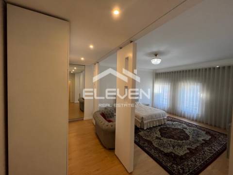 Apartamento T4 junto à Avenida da República