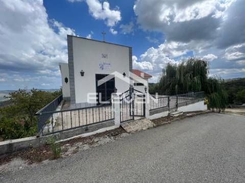 Duas Excelentes Moradias e Terreno Trevões São João Pesqueira