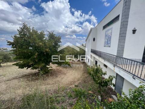 Duas Excelentes Moradias e Terreno Trevões São João Pesqueira