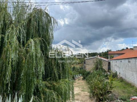 Duas Excelentes Moradias e Terreno Trevões São João Pesqueira