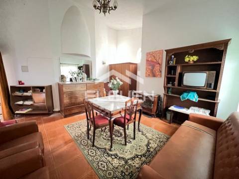 Duas Excelentes Moradias e Terreno Trevões São João Pesqueira