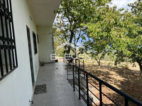 Duas Excelentes Moradias e Terreno Trevões São João Pesqueira