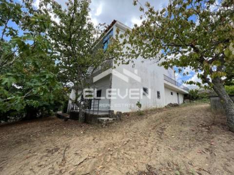 Duas Excelentes Moradias e Terreno Trevões São João Pesqueira