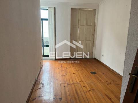 2 Prédios Centro do Porto com Comércio