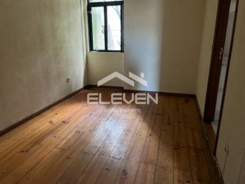 2 Prédios Centro do Porto com Comércio