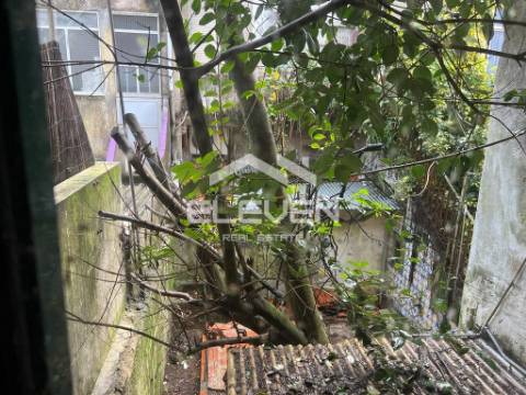 2 Prédios Centro do Porto com Comércio