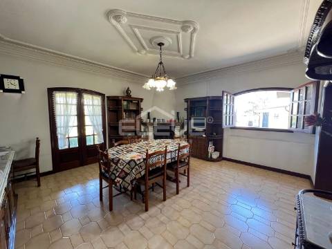 MORADIA T4 DE LUXO COM TERRENO DE 3.900m²