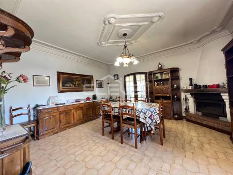 MORADIA T4 DE LUXO COM TERRENO DE 3.900m²