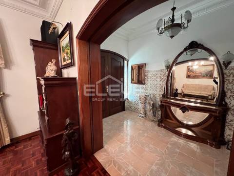 MORADIA T4 DE LUXO COM TERRENO DE 3.900m²