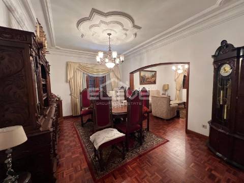 MORADIA T4 DE LUXO COM TERRENO DE 3.900m²