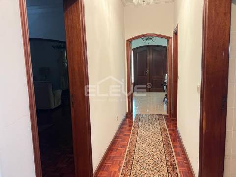 MORADIA T4 DE LUXO COM TERRENO DE 3.900m²