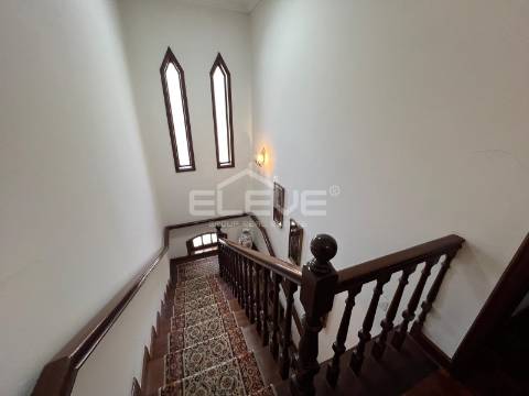 MORADIA T4 DE LUXO COM TERRENO DE 3.900m²