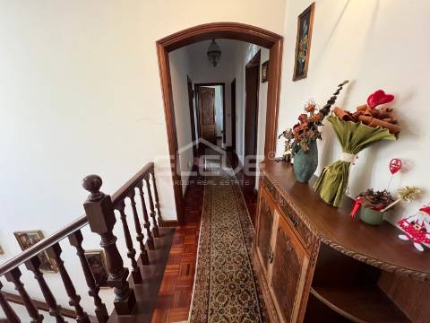 MORADIA T4 DE LUXO COM TERRENO DE 3.900m²