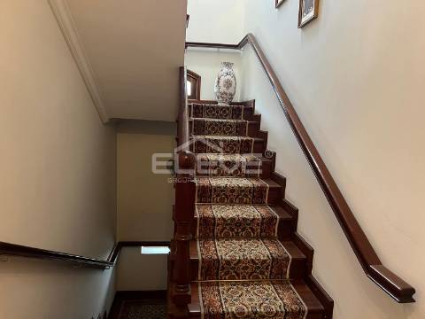 MORADIA T4 DE LUXO COM TERRENO DE 3.900m²