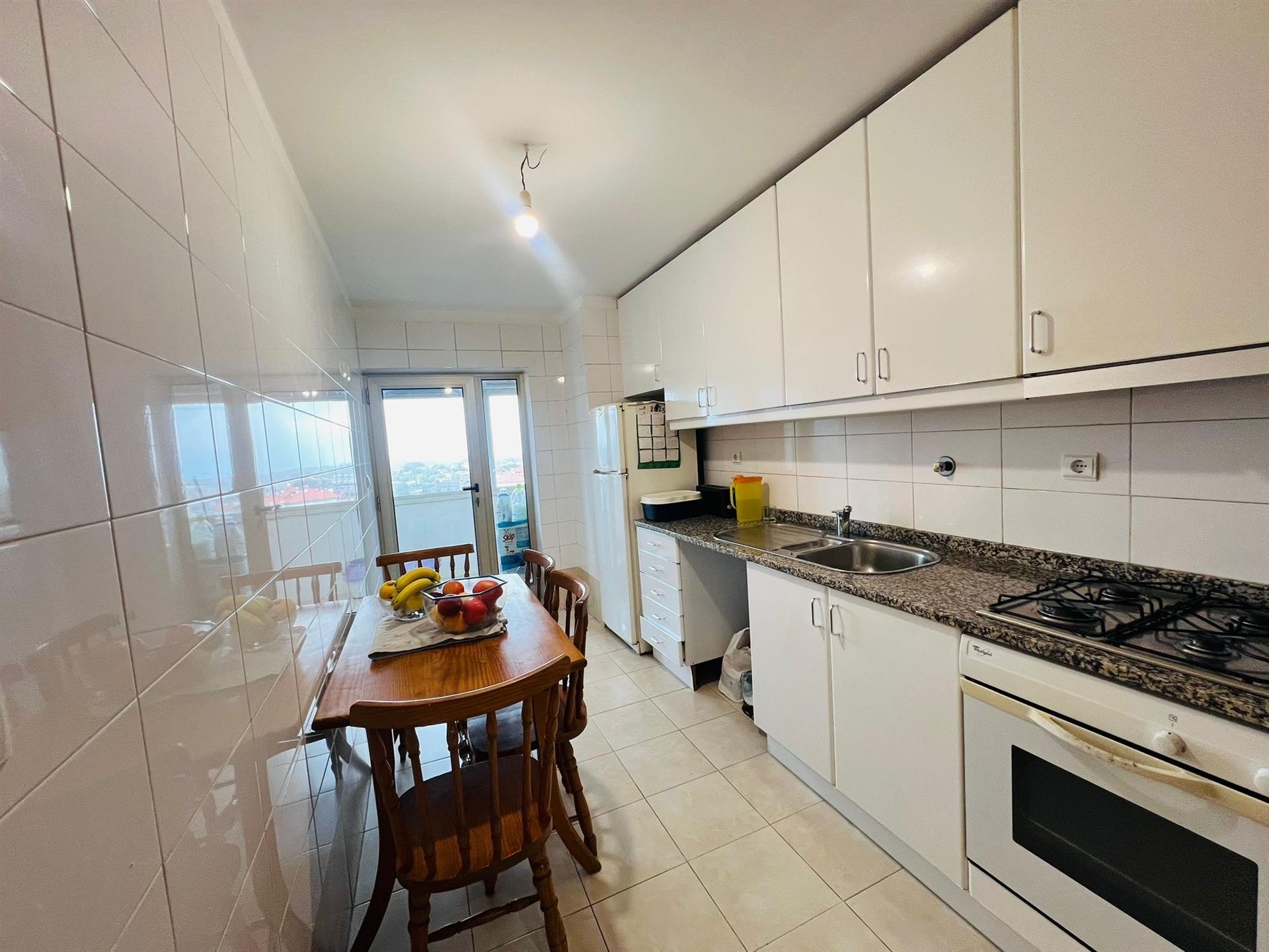 Apartamento T2+1 com Garagem Fechada para 2 Carros — Ao Gaia Shopping
